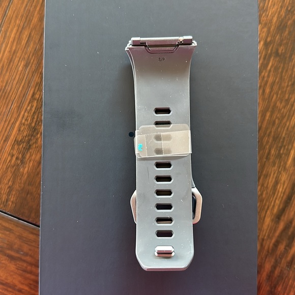 New Fitbit Ionic band size S - Picture 2 of 2